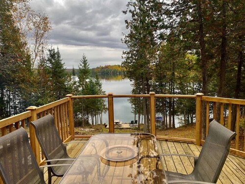 Cozy Waterfront - Monk's Cottage