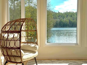 Interior - Waterfront, Hot tub, Beautiful Modern Chalet Skyville (Blue Sea)