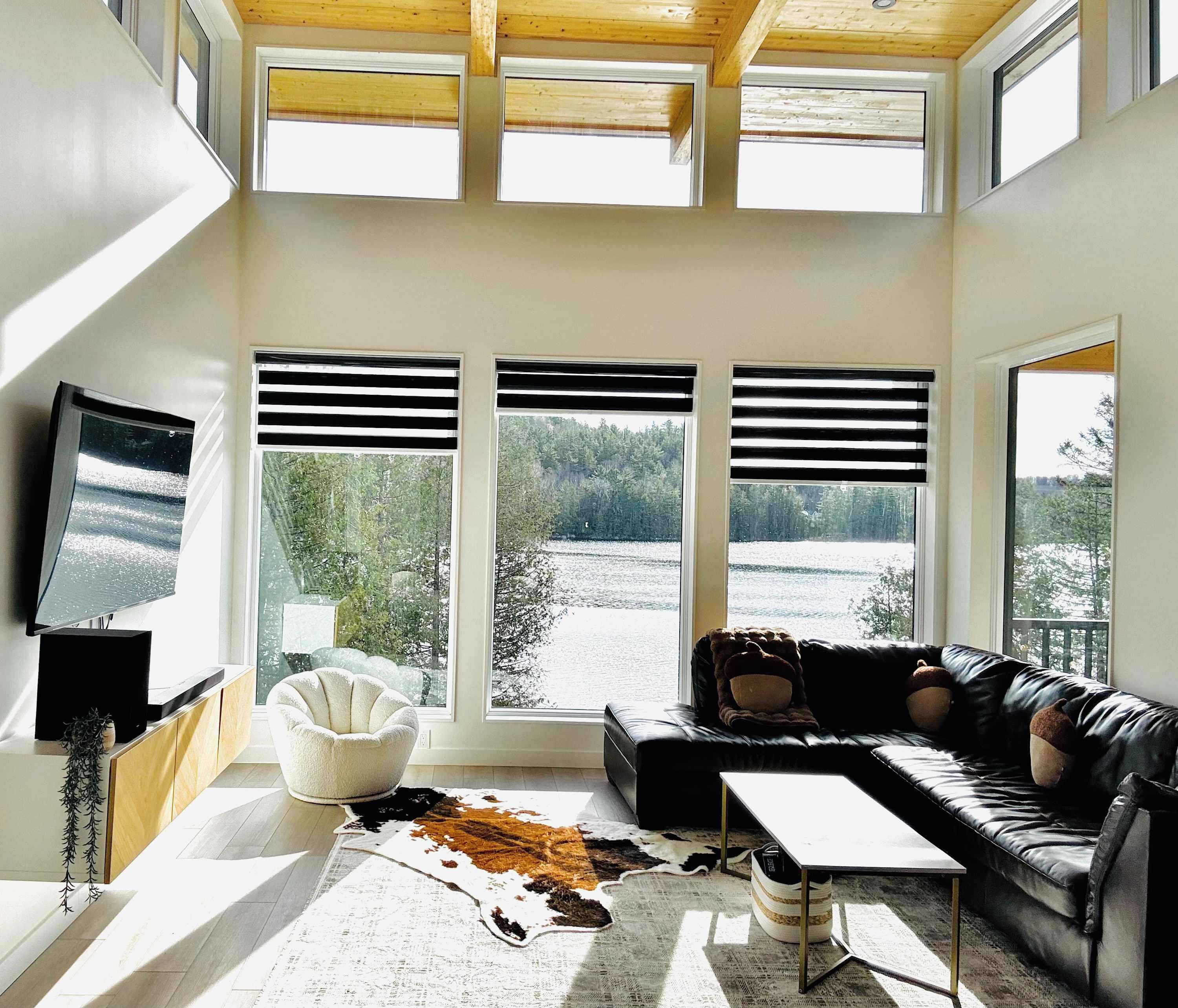 Télévision, baby-foot, espaces bureaux