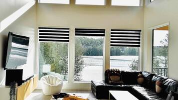 Télévision, baby-foot, espaces bureaux