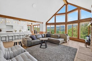 TV, fireplace, stereo, offices - Alpine View Lodge - Cozy Private Chalet in Mont-Tremblant (Mont-Tremblant)