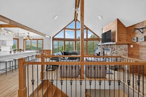 TV, fireplace, stereo, offices - Alpine View Lodge - Cozy Private Chalet in Mont-Tremblant (Mont-Tremblant)