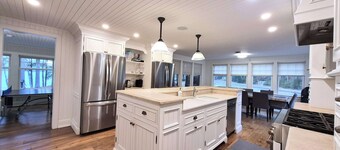 Sunshine Estate - Multi Chalet Property on Lac Cayamant