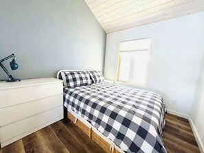 2 bedrooms, WiFi, bed sheets - Fully renovated cottage on Lac 31 milles (Sainte-Thérèse-de-la-Gatineau)