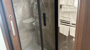 Comfort Double or Twin Room | Bathroom