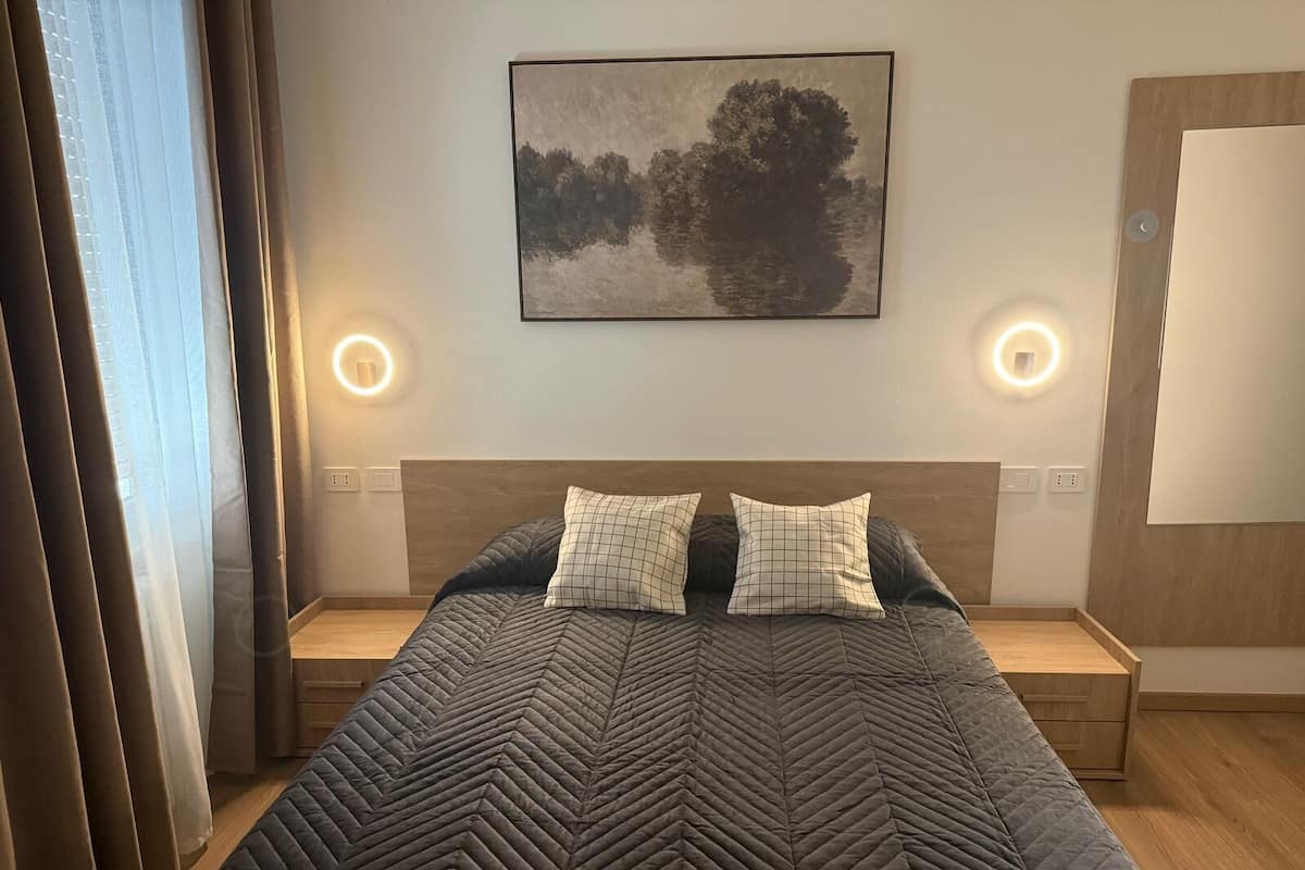 舒適單人房 | 房內夾萬、書桌、手提電腦工作空間、遮光窗簾/窗簾