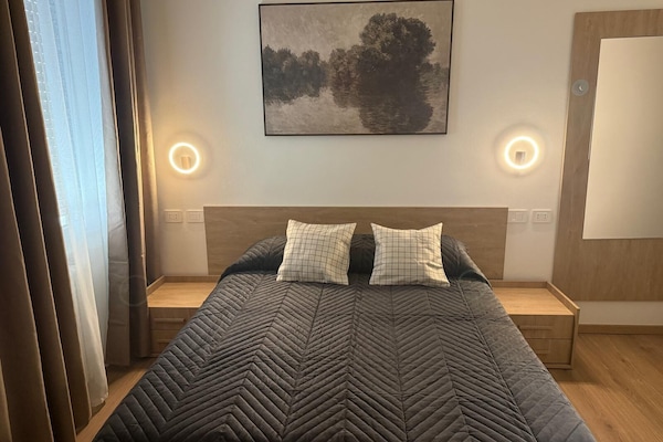 Comfort Single Room | In-room safe, desk, laptop workspace, blackout drapes