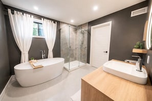 Douche, serviettes fournies