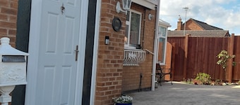“Ivy’s End” Boutique Chic Manor Cottage