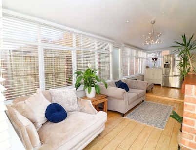 “Ivy’s End” Boutique Chic Manor Cottage