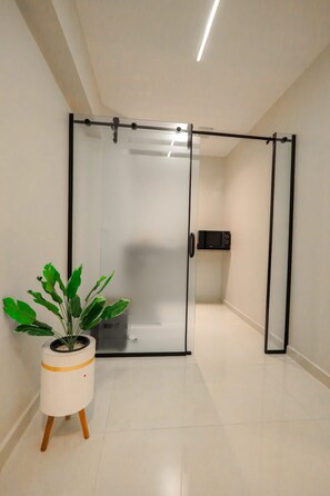 Family Studio Suite | Private kitchen - Site of the pyramids view hotel (Giza Governorate)