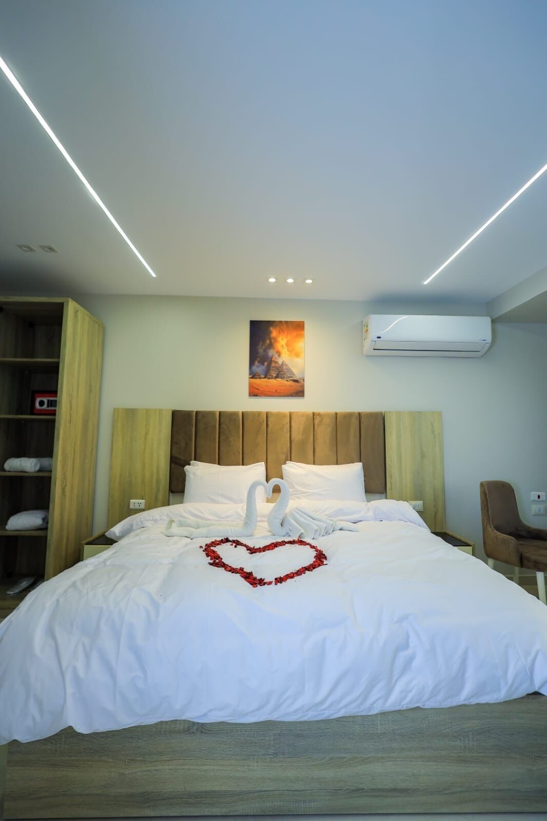 In-room safe, laptop workspace, iron/ironing board, free WiFi