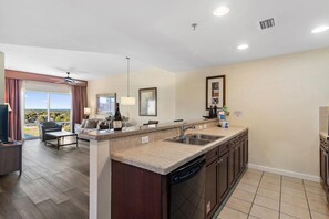 Private kitchen - Luau II 6930 (Miramar Beach)