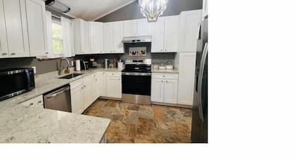 Family Getaway Near UT & Smoky Mountains.