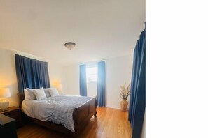 3 bedrooms, iron/ironing board, WiFi, bed sheets