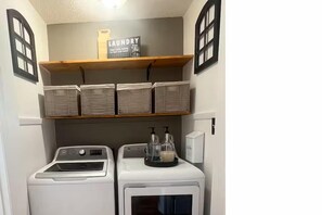 Interior - Family Getaway Near UT & Smoky Mountains. (Knoxville)