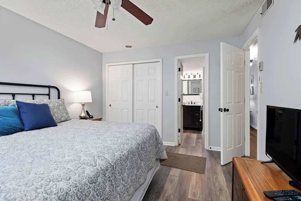 2 bedrooms, iron/ironing board, free WiFi, bed sheets