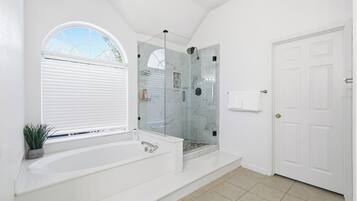 House, Pets allowed | Bathroom