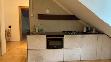 Horno, parrilla de estufa y lavavajillas