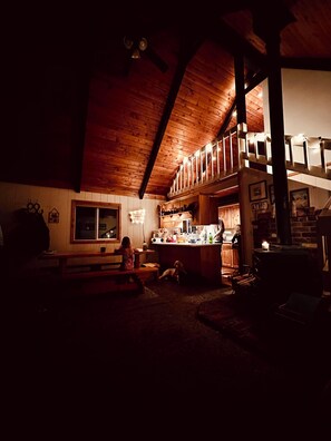 Dining - Cozy, Rustic 4-bedroom Lake-view Cabin in the Woods (Cascade)