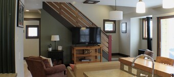 Cozy Northern Michigan Lodge in a Premier Location