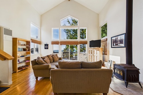 Ocean Song | Ocean View | Shelter Cove