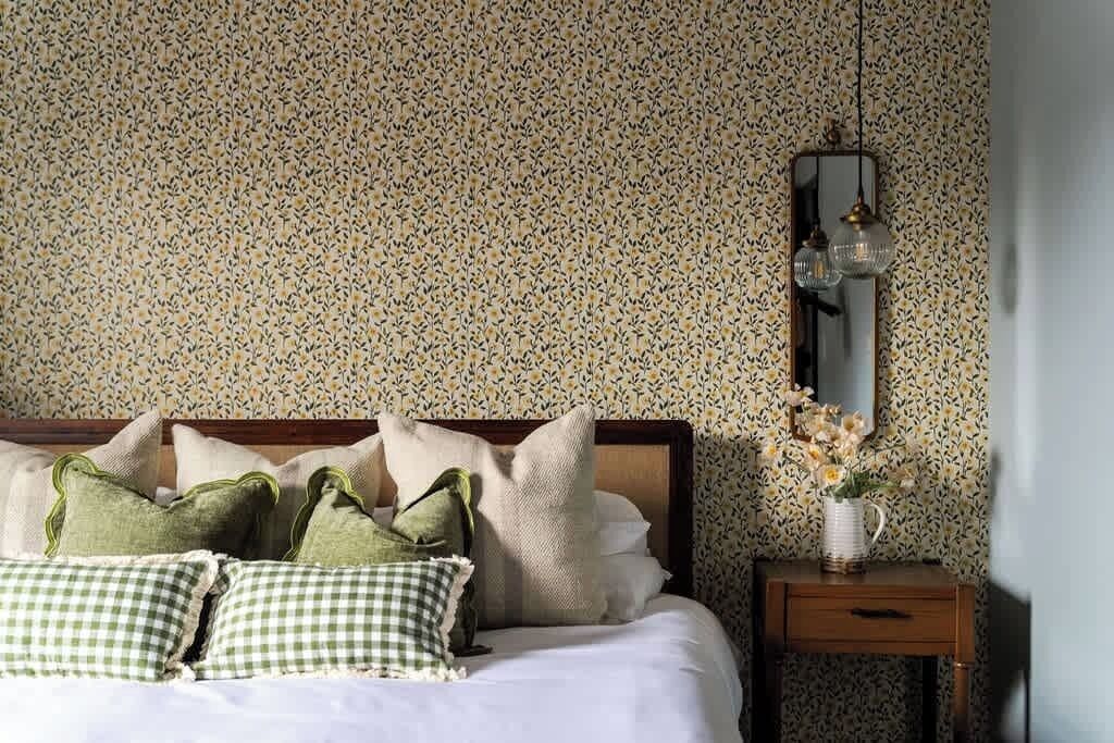 198 bedrooms, desk, iron/ironing board, travel crib