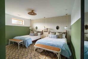 144 bedrooms, desk, iron/ironing board, travel cot - The  Honeybell House (Lancaster)