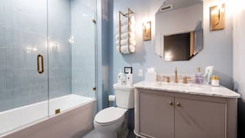 Douche, articles de toilette écologiques, sÚche-cheveux