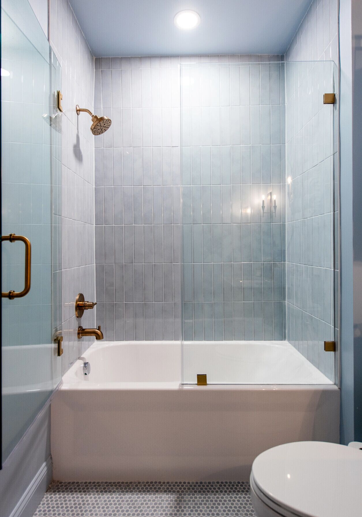 Douche, articles de toilette écologiques, sèche-cheveux