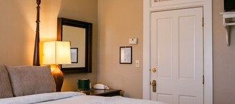 Deluxe Room 7-Double room-Private Bathroom-Standard
