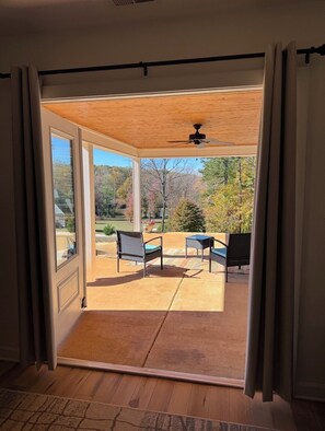 Interior - Little Mountain House - 1 bedroom in lovely semi rural setting. (Maiden)