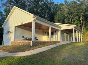 Exterior - Little Mountain House - 1 bedroom in lovely semi rural setting. (Maiden)