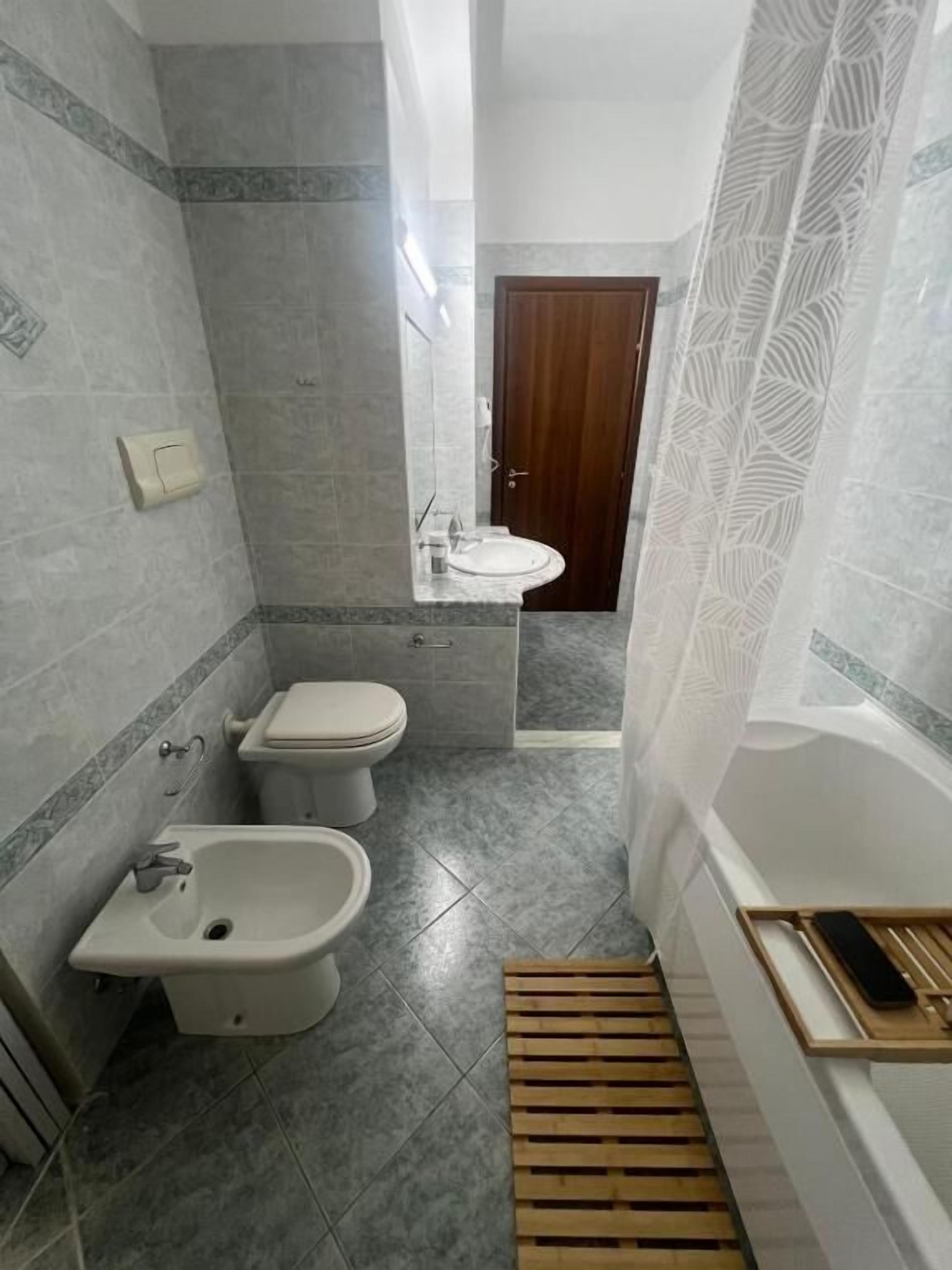 Luxury-Vierbettzimmer, Balkon, Stadtblick | Badezimmer