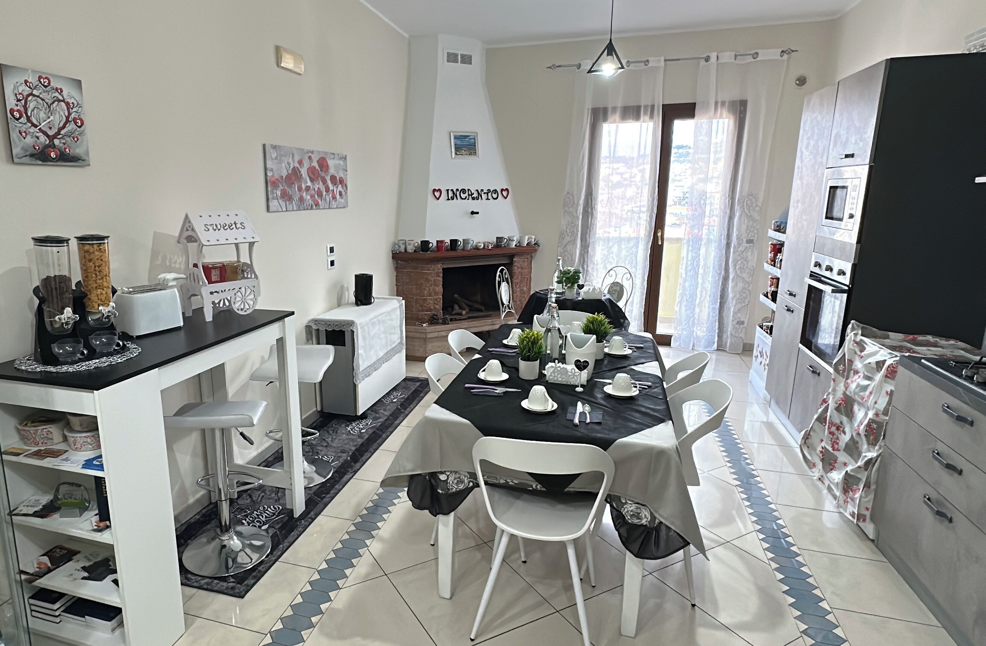 Frigorifero nell'area comune, forno a microonde nell'area comune