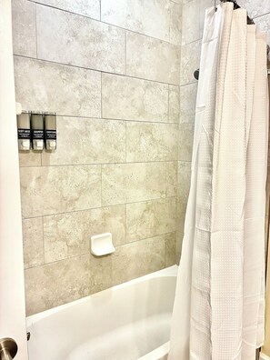 Shower, hair dryer, towels, soap - 1st Floor, 3-King Beds, Baptist South, St. Aug, Nocatee, Gym, Pool, 70in SmartTV (Jacksonville)