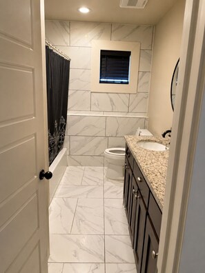 Hair dryer, towels, soap, shampoo - Tranquil 1-Basement apartment on golf course perfect for any getaway. (Vineyard)