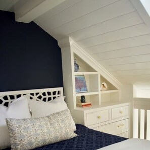 1 bedroom, iron/ironing board, WiFi, bed sheets - Exquisite Carpinteria Beach Cottage, Steps Away From The Beach (Carpinteria)