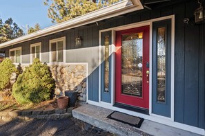 Exterior detail - 30-Day Bend Home Near Golf Trails & Mt Bachelor (Bend)
