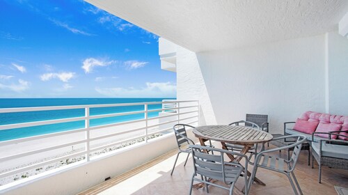 7th-Floor Beachfront Marco Island Condo with Panoramic Ocean & Sunset Views