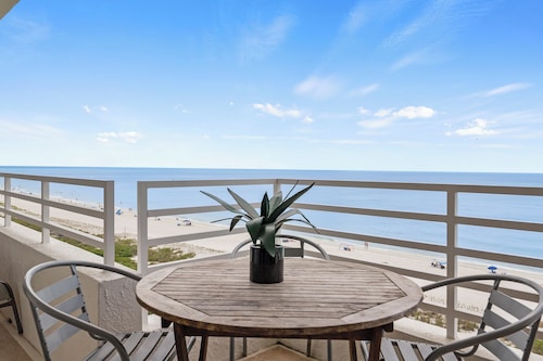 7th-Floor Beachfront Marco Island Condo with Panoramic Ocean & Sunset Views