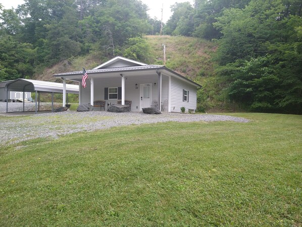 Exterior - Cozy 1-bedroom house in charming Marshall.
1.5 mi. to downtown Marshall. (Marshall)
