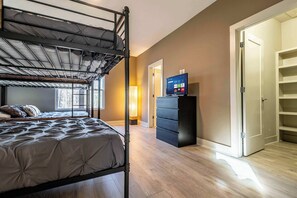 4 soveværelser, skrivebord, strygejern/strygebræt, gratis Wi-Fi