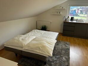 2 bedrooms, travel crib, free WiFi, bed sheets - Cozy attic apartment in 77978 Schuttertal for up to 4 people (Schuttertal)