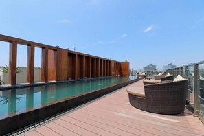 Pool - w* | Engaging 2BR w/ Impressive Deco in San Isidro (San Isidro)