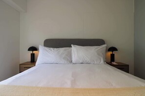 2 bedrooms, desk, iron/ironing board, WiFi - w* | Engaging 2BR w/ Impressive Deco in San Isidro (San Isidro)