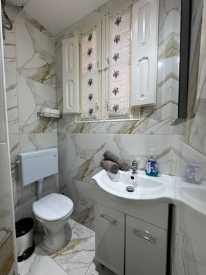 Shower, hair dryer, soap, toilet paper - Ta Luqa. A gem in the heart of Senglea (L-Isla)