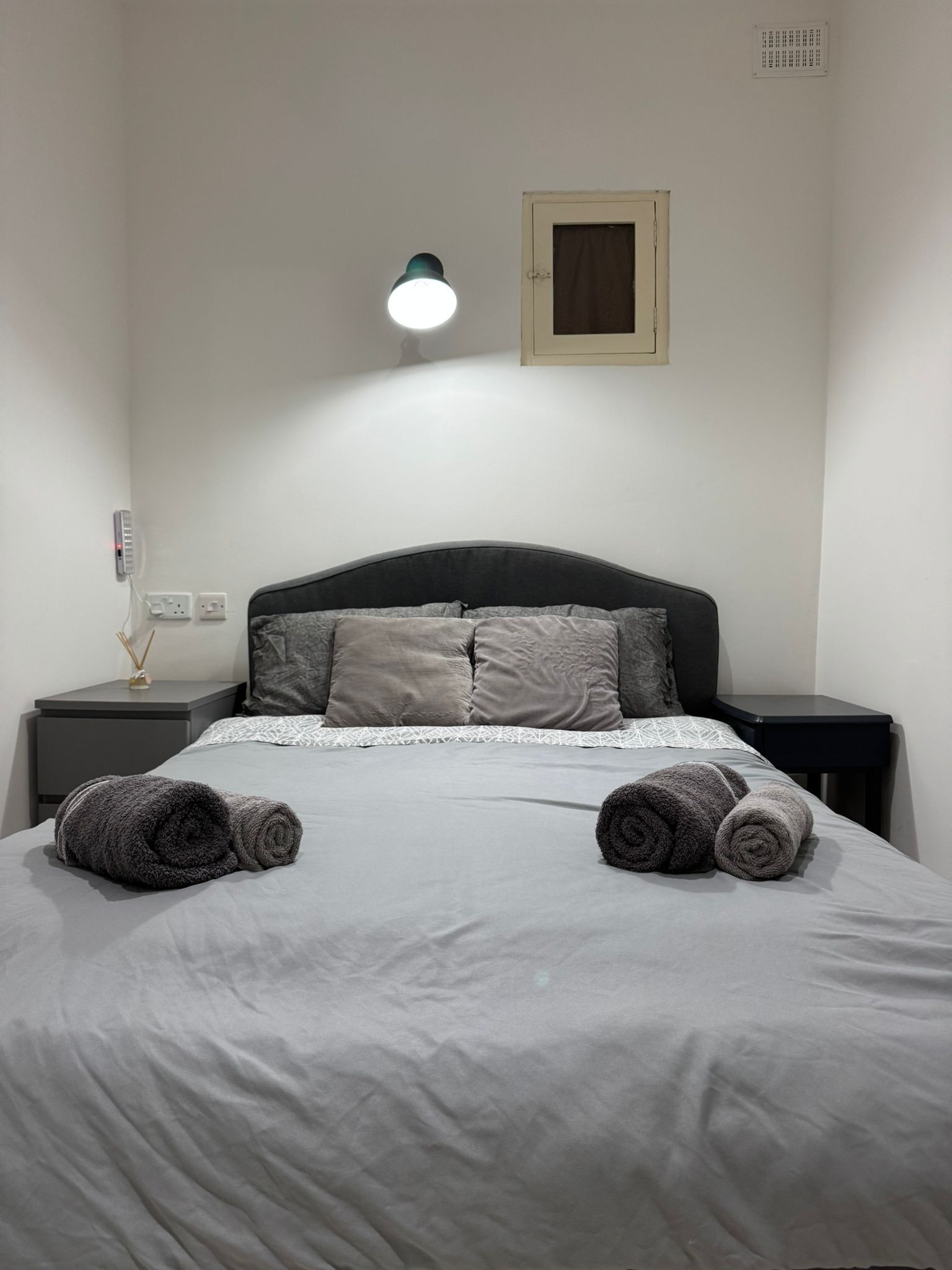 1 slaapkamer, een strijkplank/strijkijzer, wifi