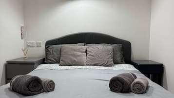 1 slaapkamer, een strijkplank/strijkijzer, wifi