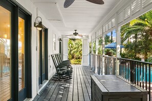 Terrace/patio - Family Beach Escape + 50 Steps to Sand + Pool Oasis + 3 King Suites (Miramar Beach)
